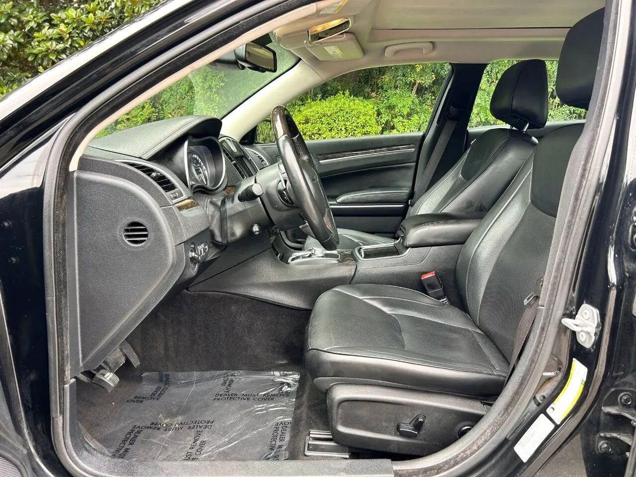 Used 2016 Chrysler 300 C w/ Safetytec Plus Group image 4