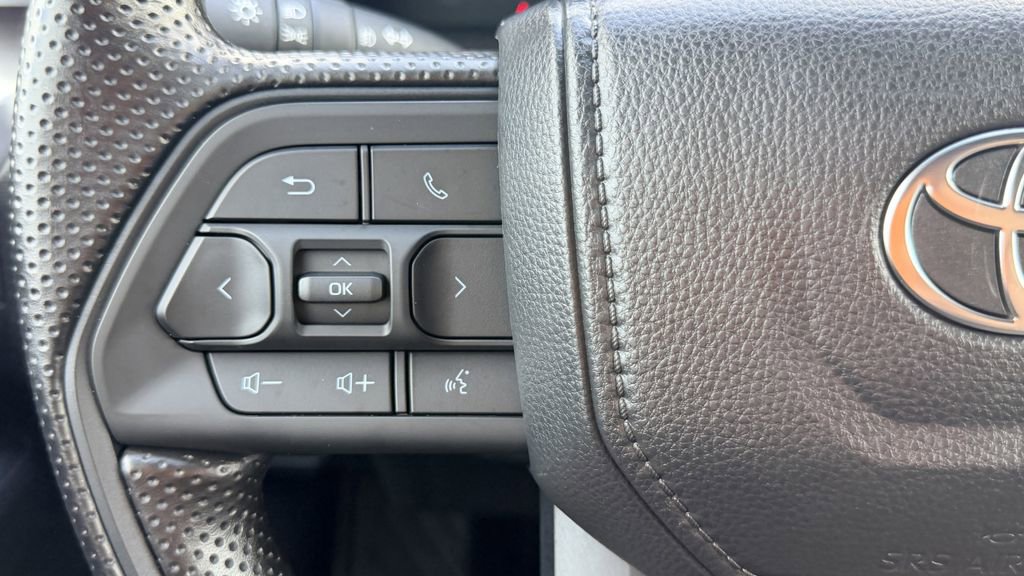 Used 2025 Toyota Tacoma SR5 AWD/4WD image 22