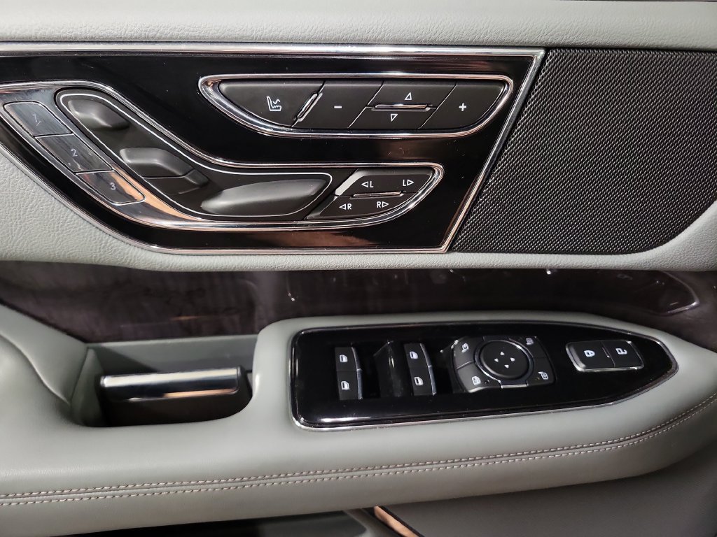 Used 2019 Lincoln Navigator Reserve AWD/4WD image 30