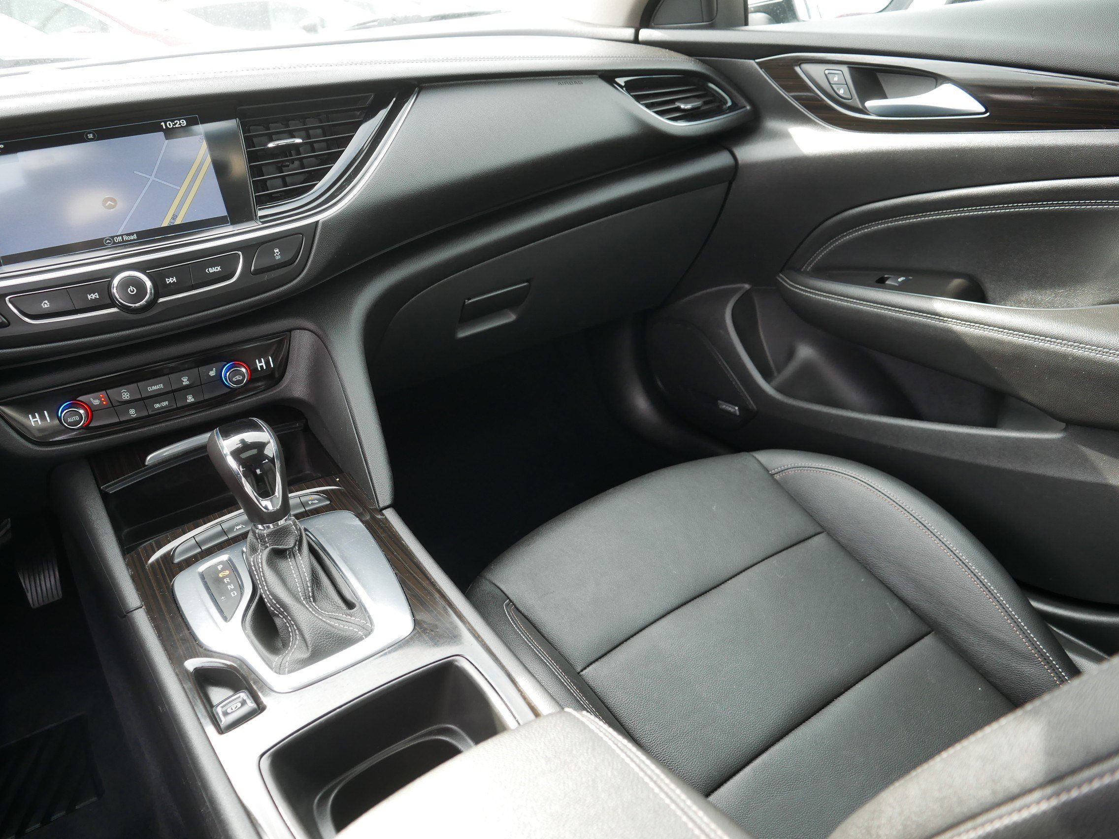 Used 2018 Buick Regal Essence w/ Driver Confidence Package #1 image 11