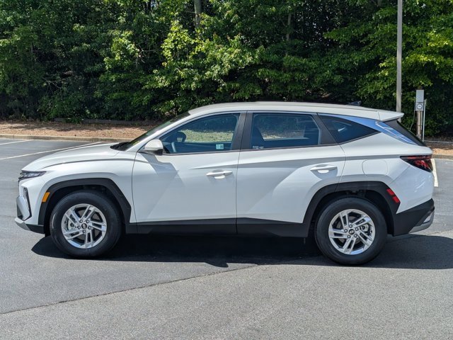 Used 2025 Hyundai Tucson SE image 4