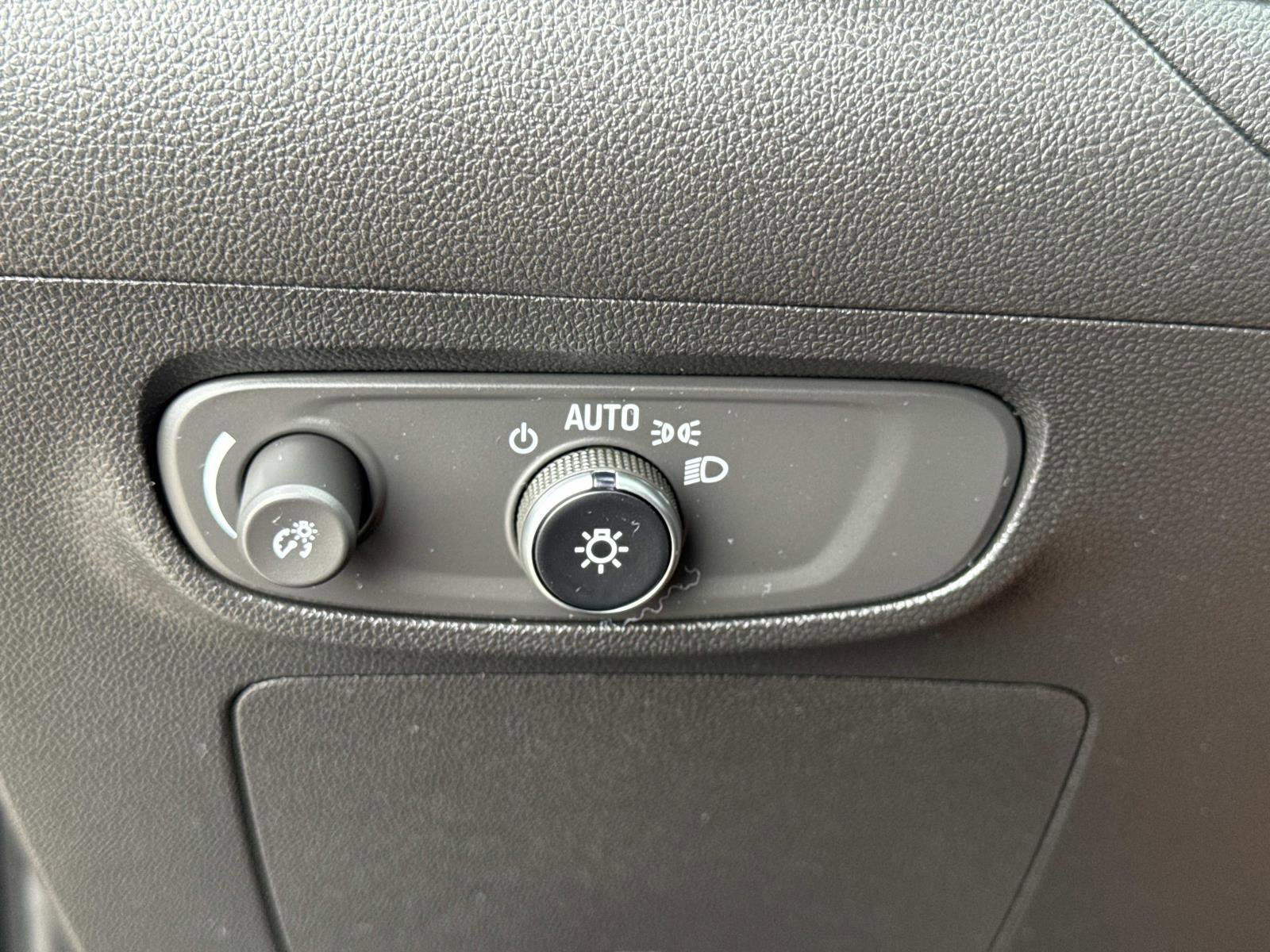 Used 2025 Buick Encore GX Preferred image 19