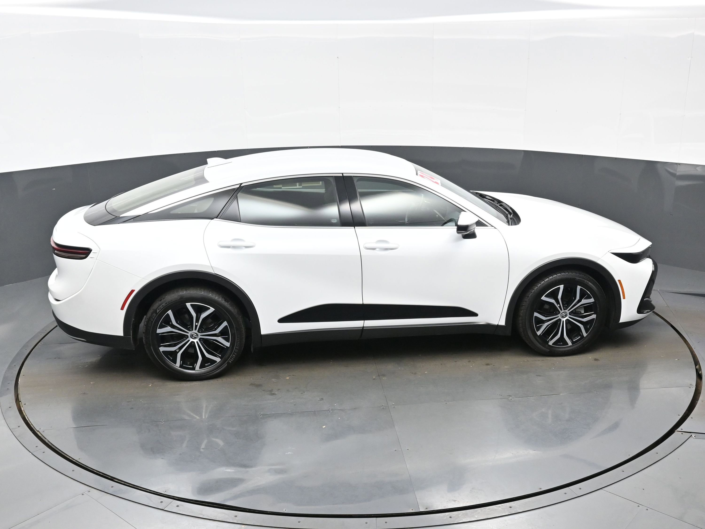 Used 2024 Toyota Crown XLE AWD/4WD image 41