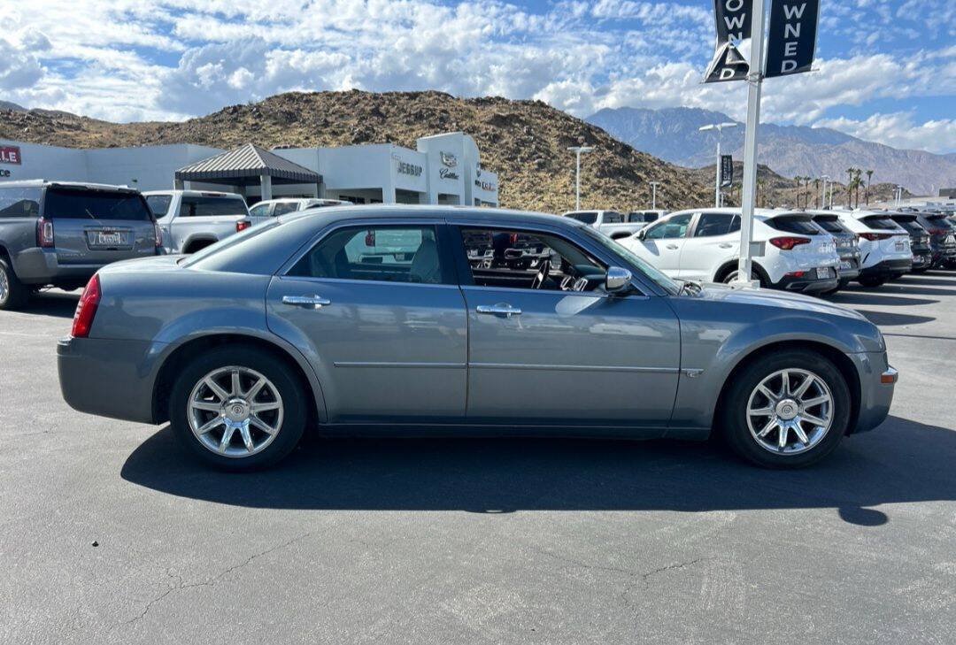 Used 2006 Chrysler 300 C w/ Navigation & Sound Group II RWD image 4