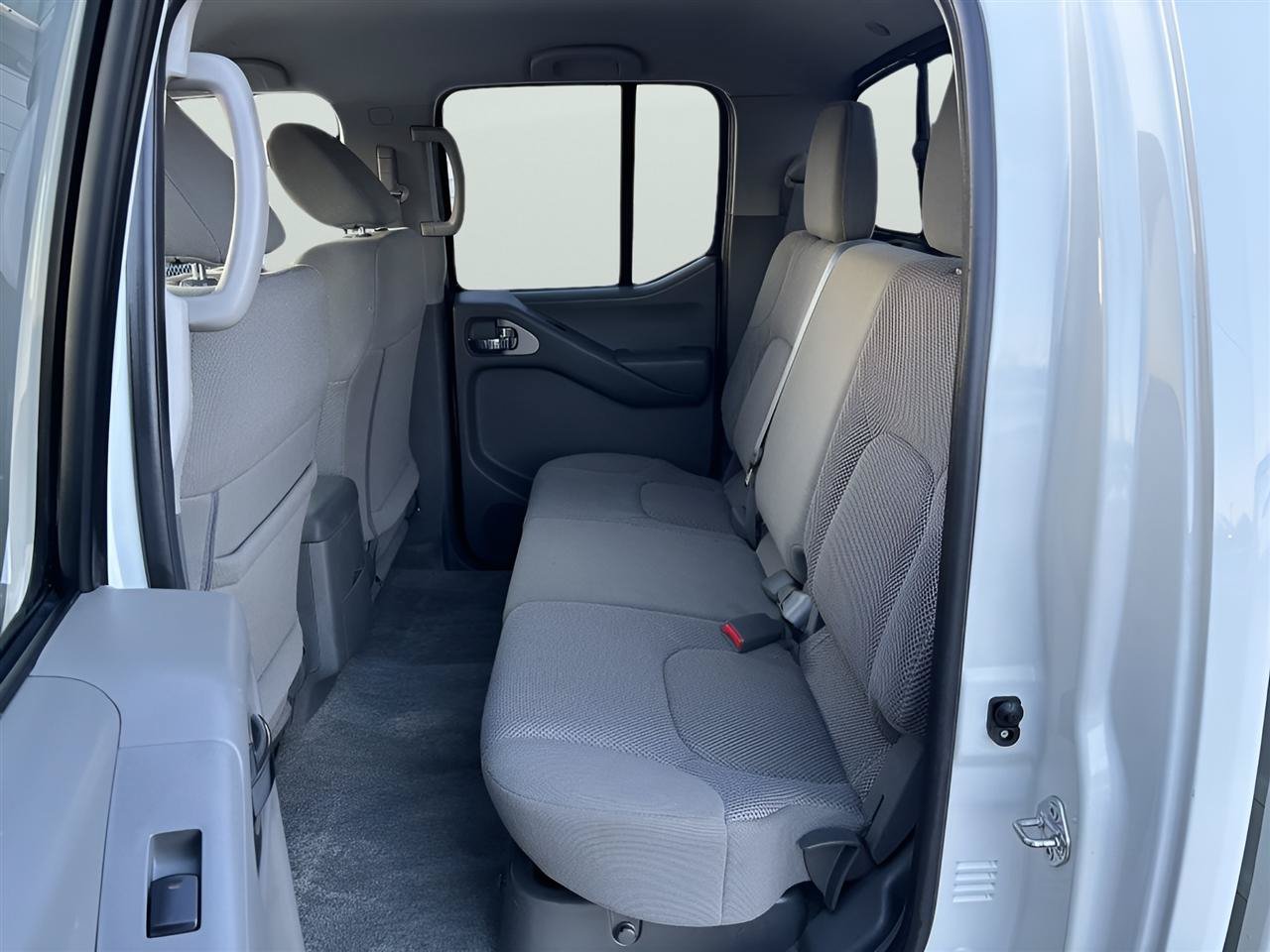 Used 2018 Nissan Frontier SV w/ Value Truck Package AWD/4WD image 15