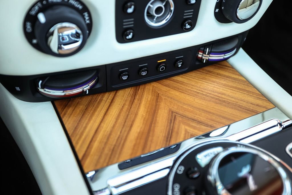 Used 2016 Rolls-Royce Dawn image 40