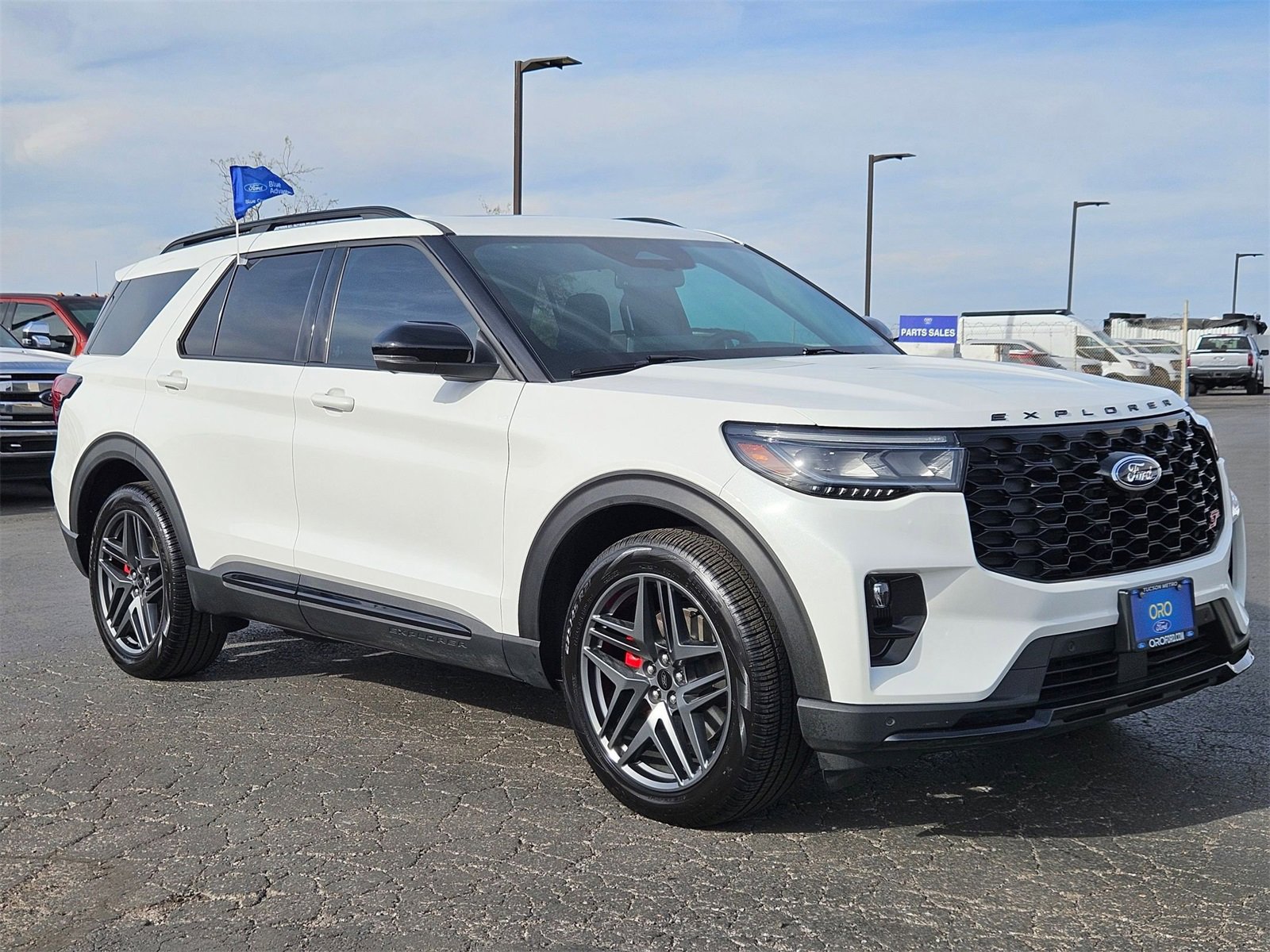 Used 2025 Ford Explorer ST image 3