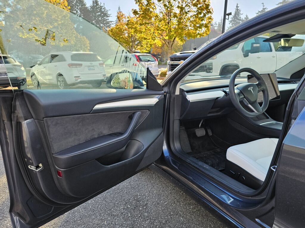 Used 2023 Tesla Model 3 Long Range AWD/4WD image 16