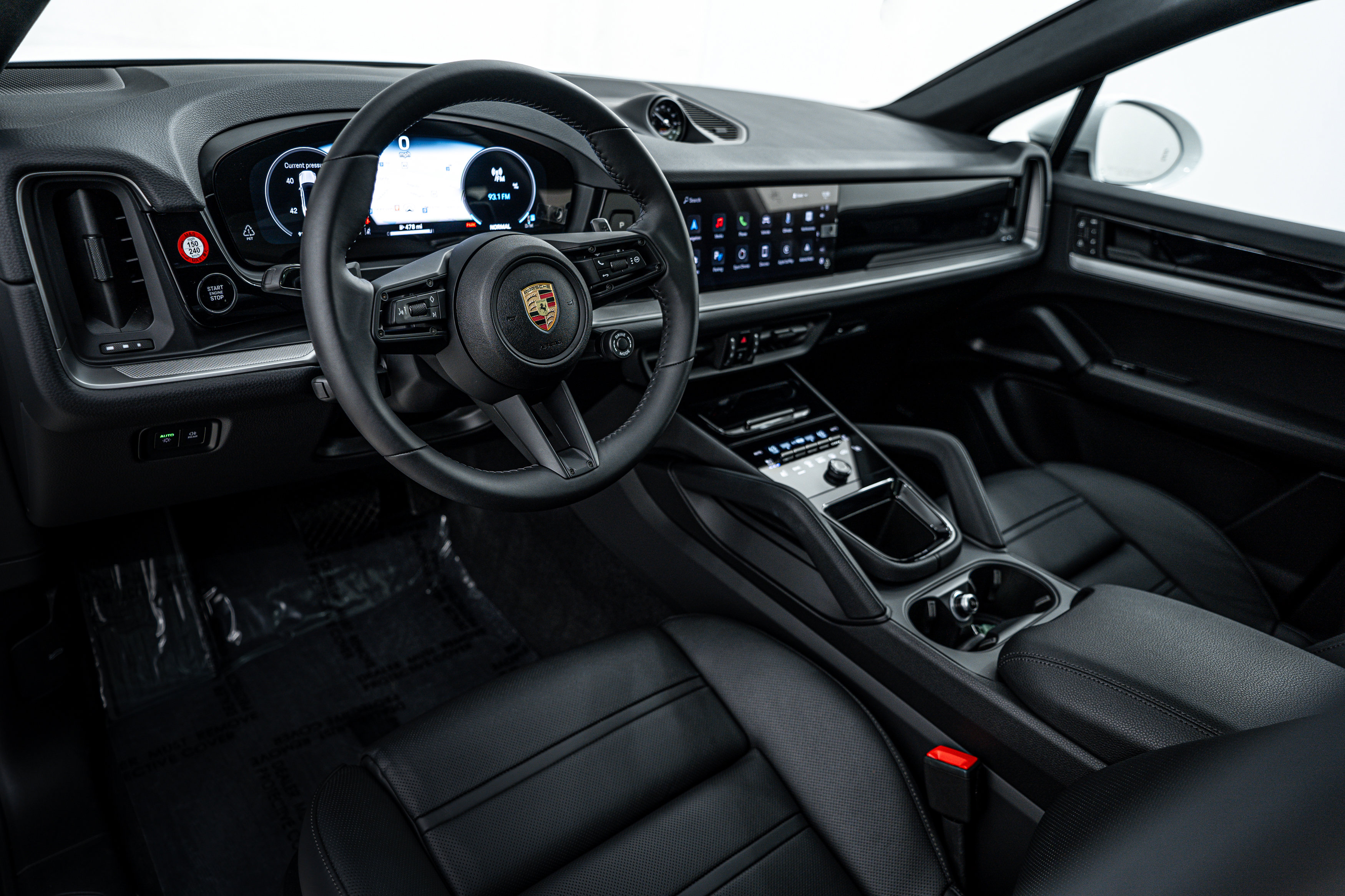 Certified 2025 Porsche Cayenne Coupe image 4