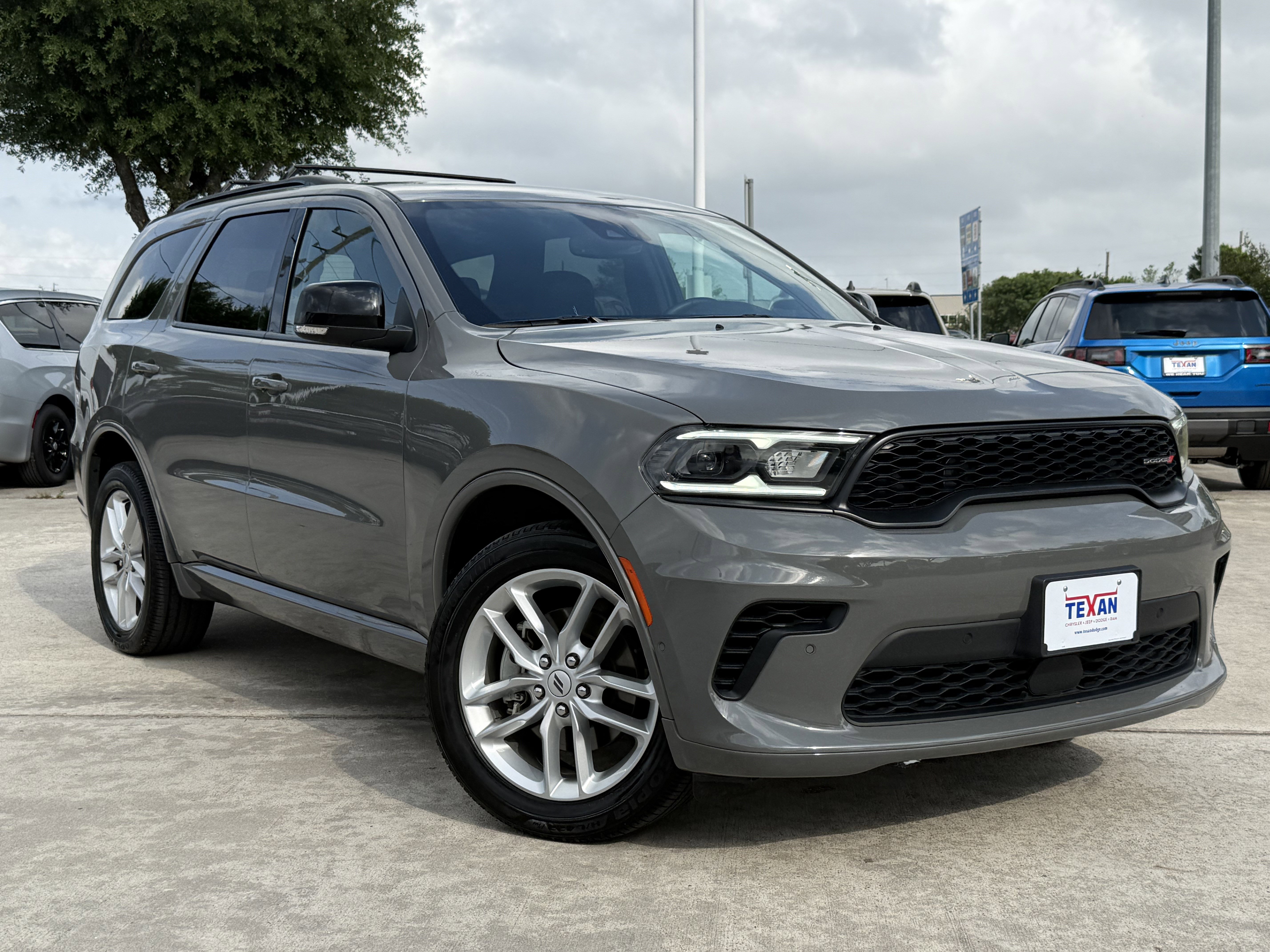 Used 2025 Dodge Durango GT image 2