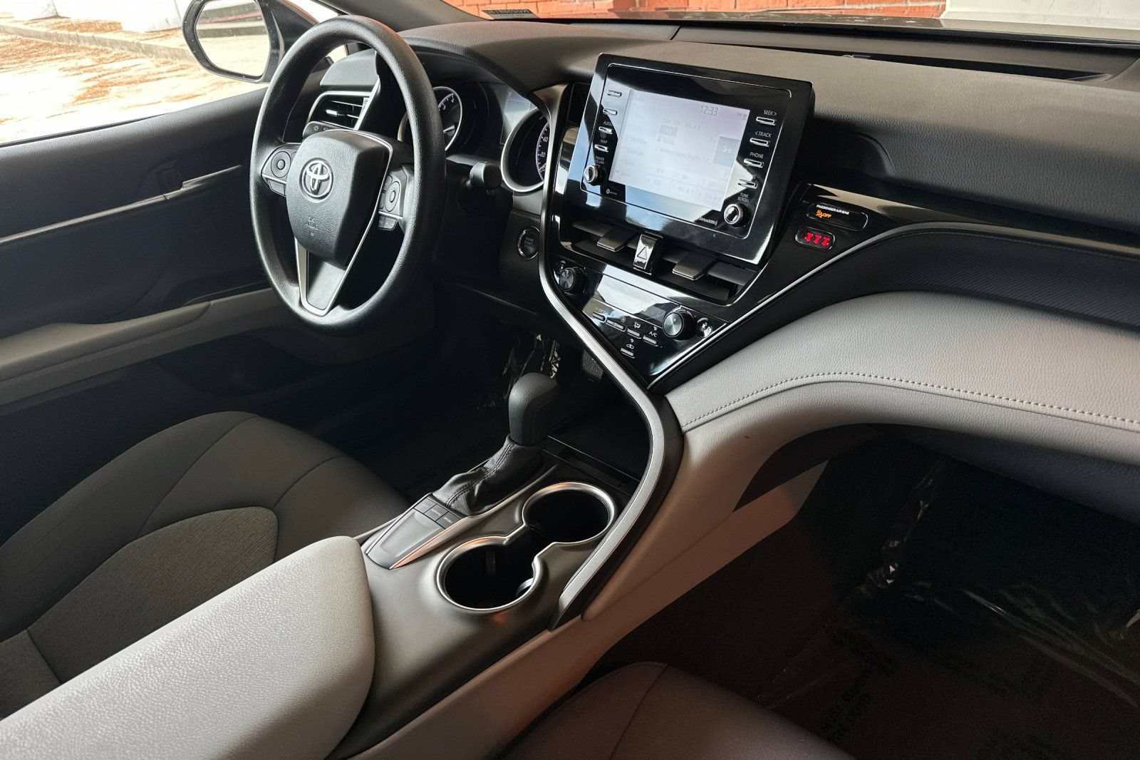 Used 2024 Toyota Camry LE w/ Convenience Package FWD image 17