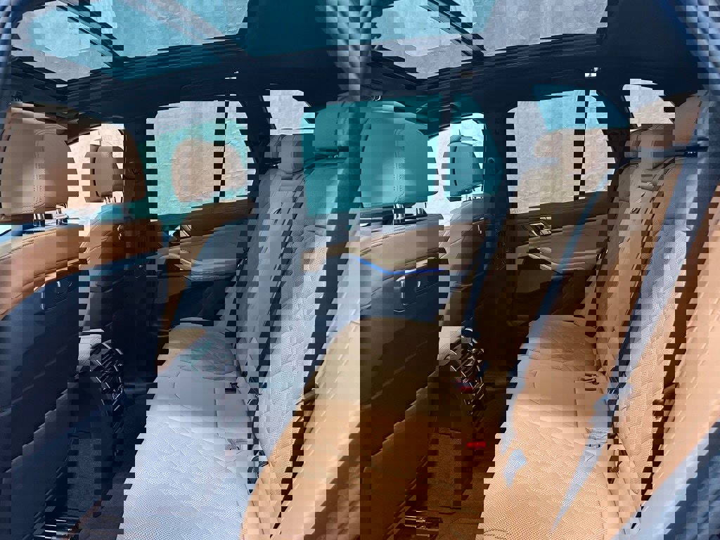 Used 2026 BMW X5 xDrive50e image 44