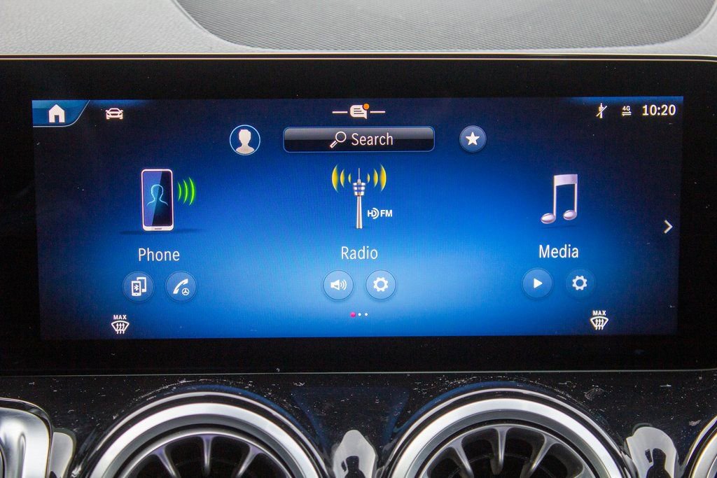 Used 2025 Mercedes-Benz GLB 35 AMG 4MATIC image 16