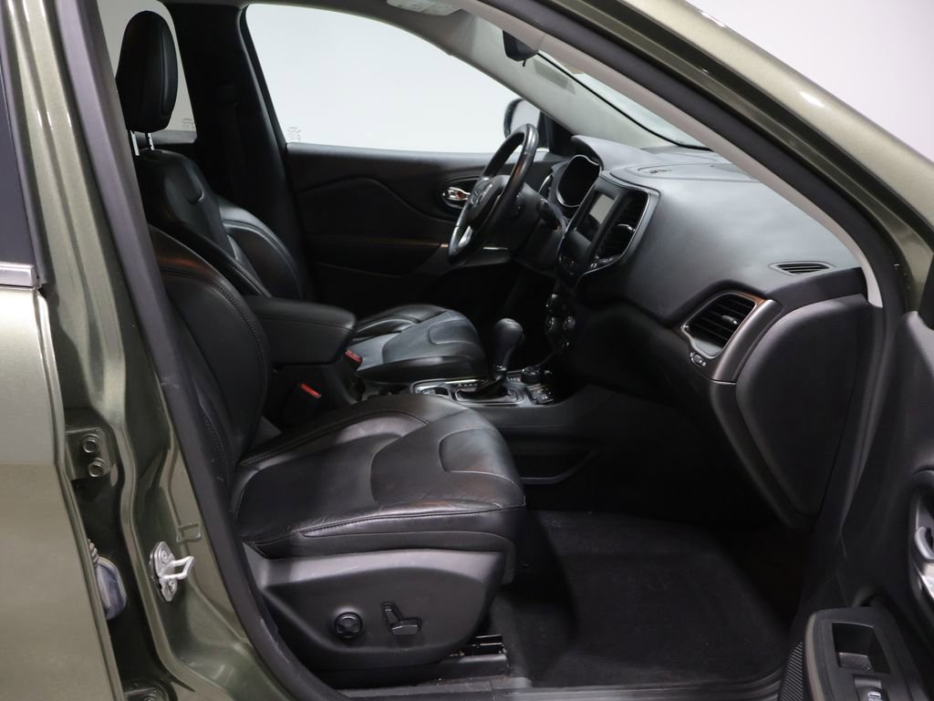 Used 2021 Jeep Cherokee Latitude Lux w/ Trailer Tow Group image 4