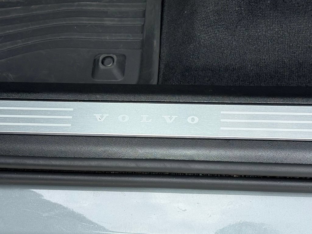 Used 2025 Volvo XC90 B5 Plus AWD/4WD image 18