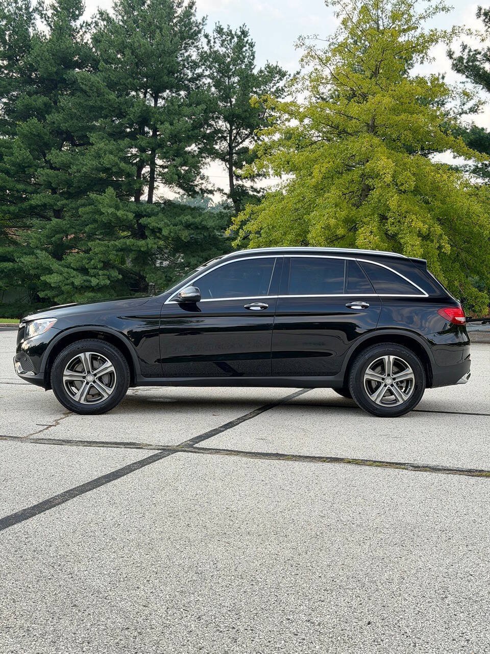 Used 2016 Mercedes-Benz GLC 300 4MATIC w/ Multimedia Package image 3