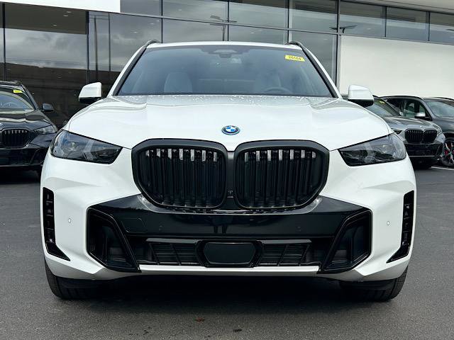 New 2026 BMW X5 xDrive50e w/ M Sport Package image 2