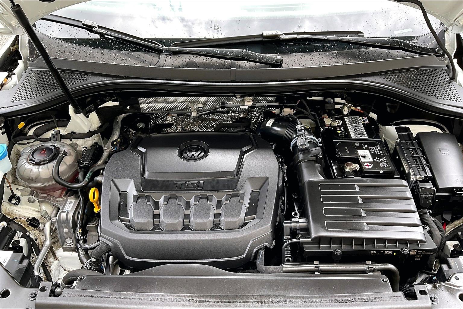Certified 2023 Volkswagen Tiguan SE R-Line FWD image 8