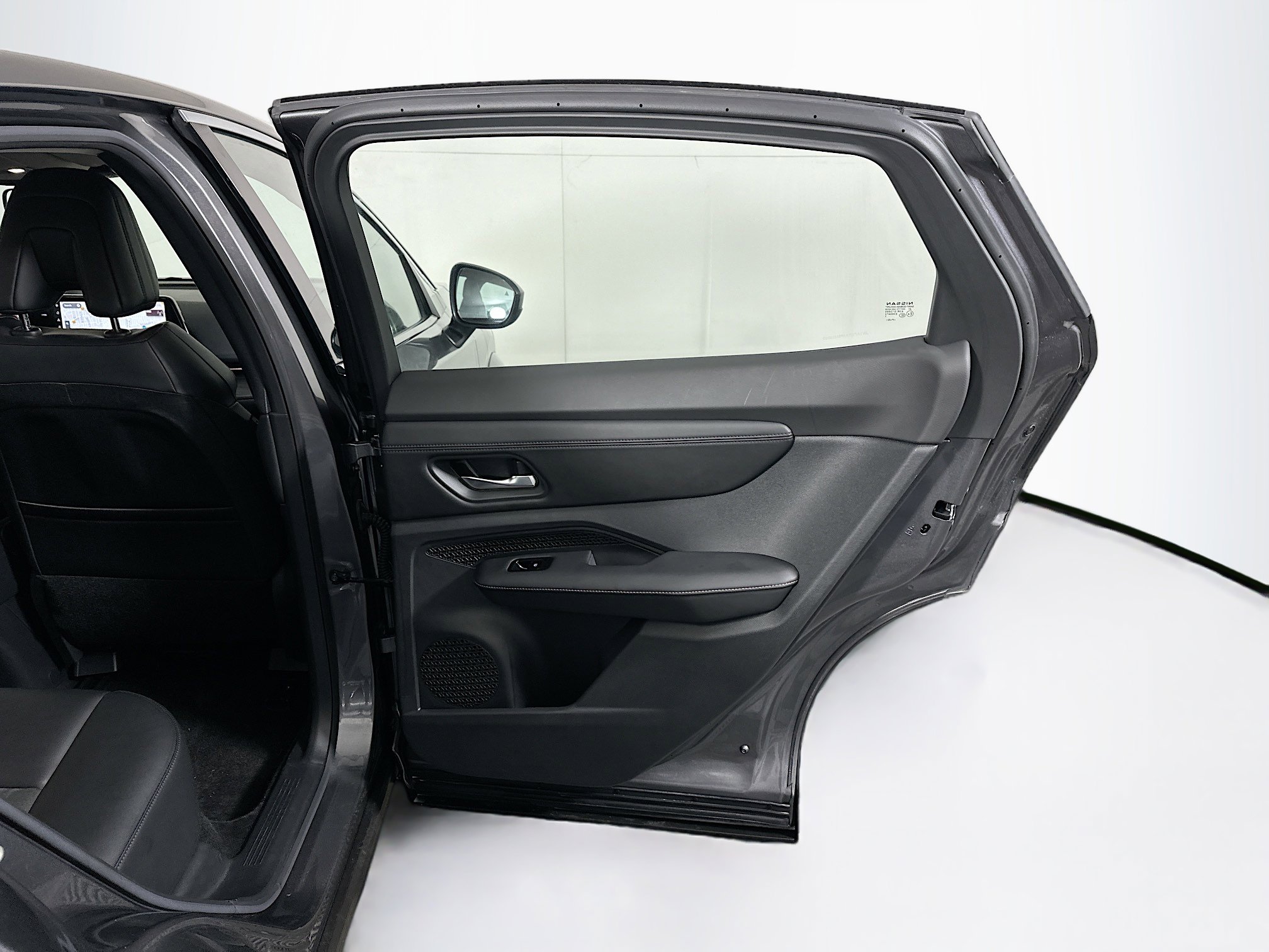 Used 2023 Nissan Ariya FWD image 30