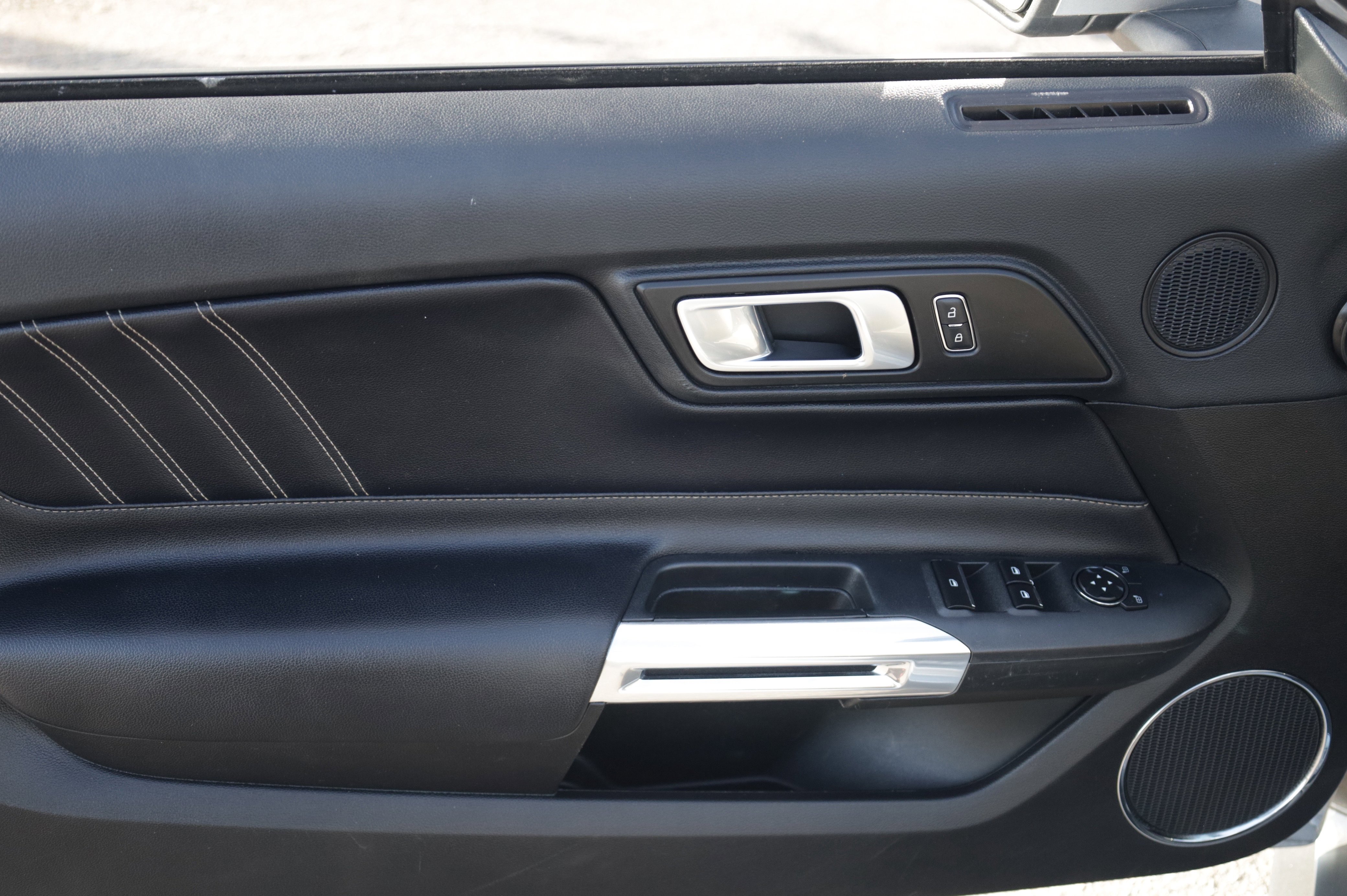 Used 2020 Ford Mustang Premium RWD image 27