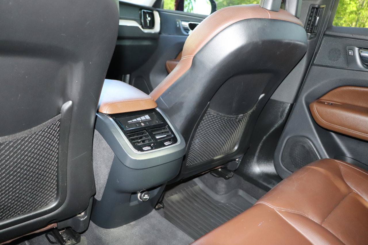 Used 2018 Volvo XC60 T5 Inscription w/ Convenience Package AWD/4WD image 32