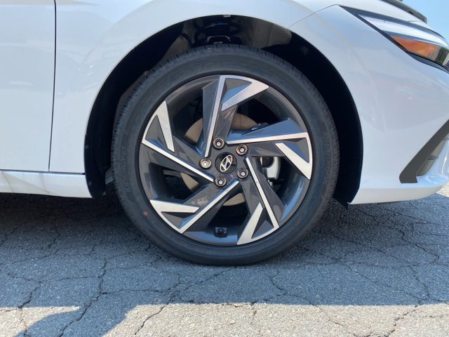 New 2025 Hyundai Elantra SEL image 37