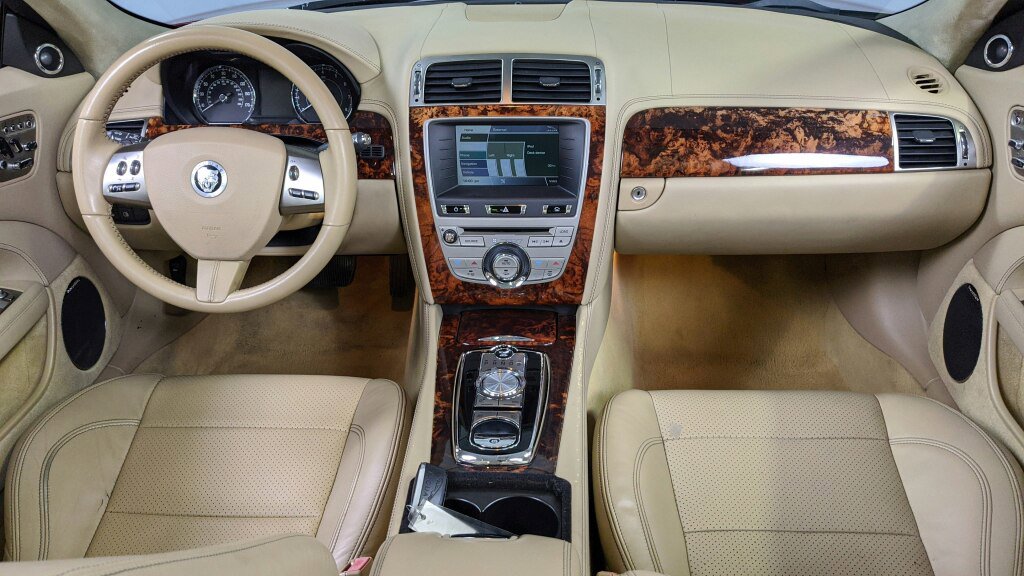 Used 2010 Jaguar XK Convertible image 23