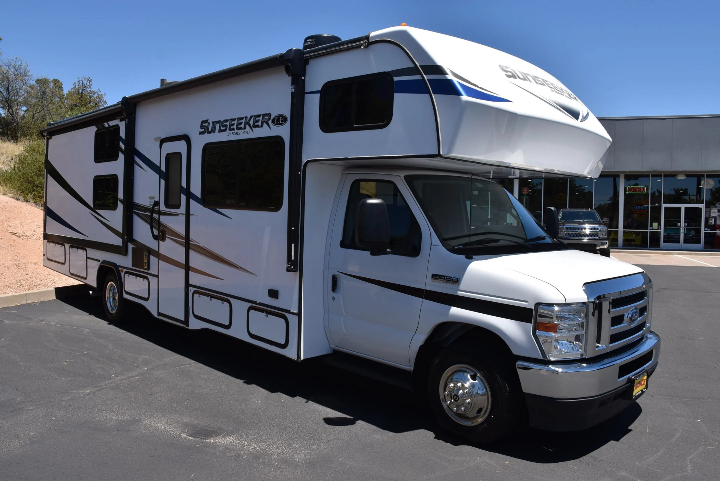 Used 2022 Ford E-450 and Econoline 450 Super Duty w/ Motorhome Prep Package RWD image 7