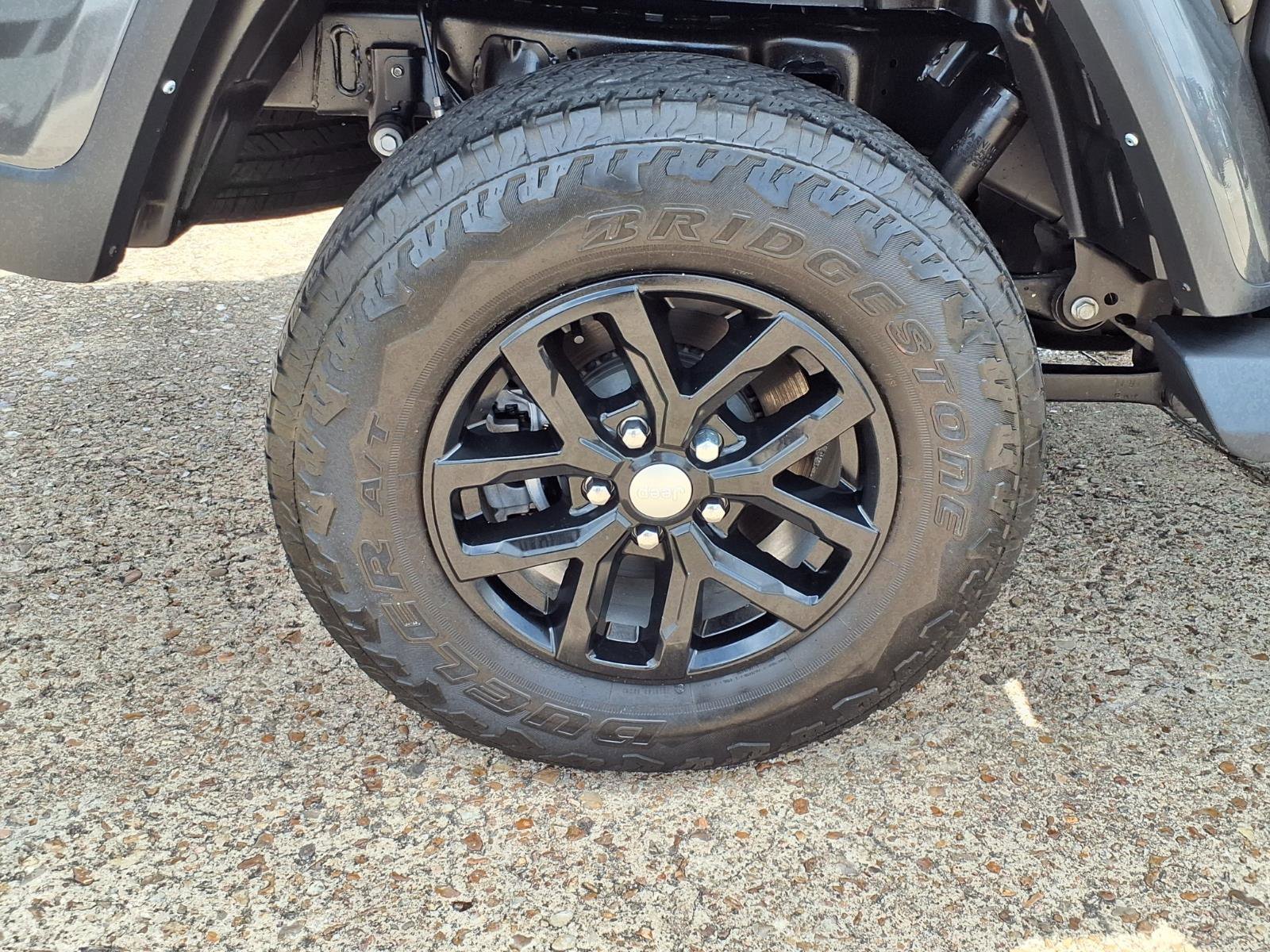 Used 2023 Jeep Gladiator Sport AWD/4WD image 29