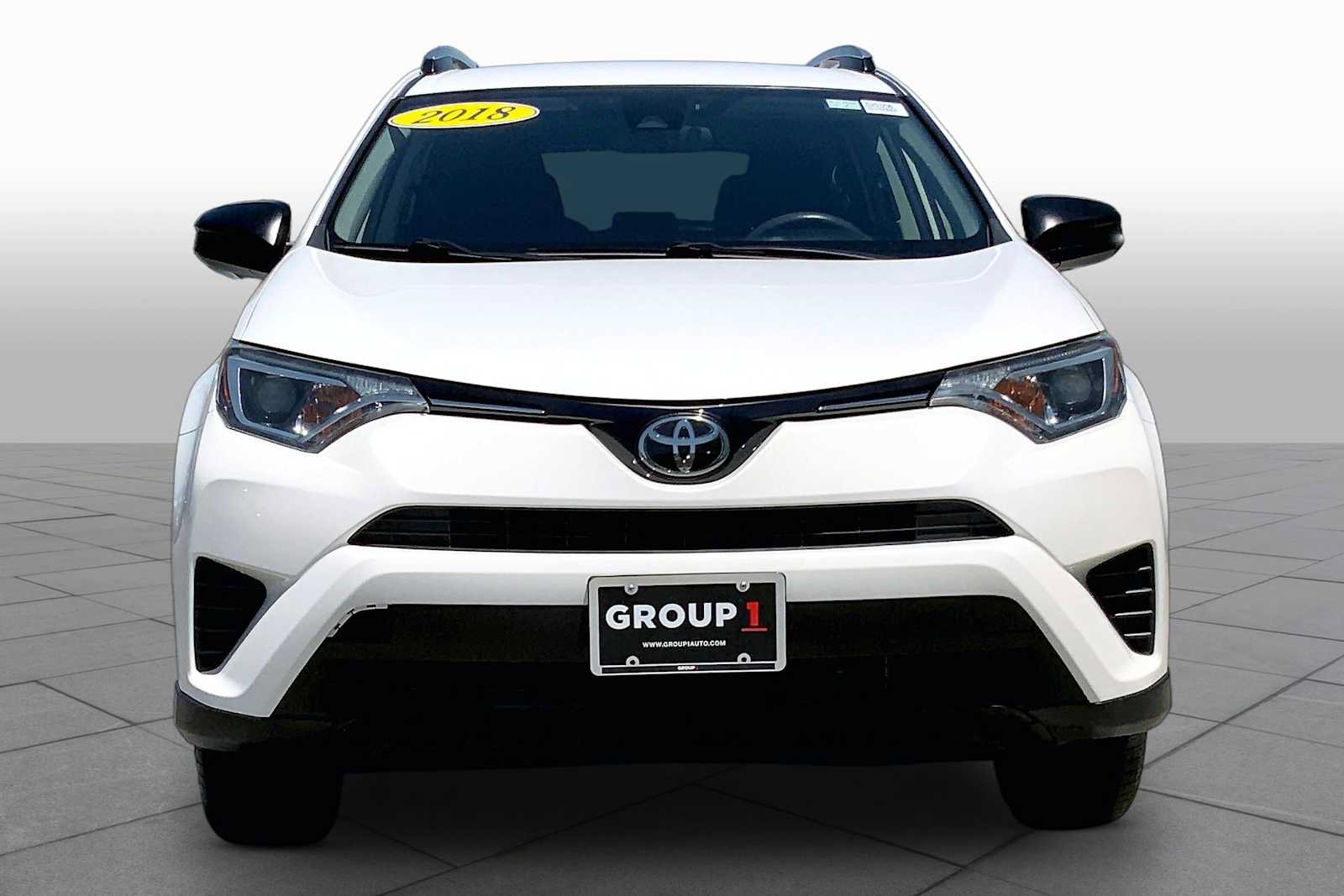 Used 2018 Toyota RAV4 LE AWD/4WD image 3