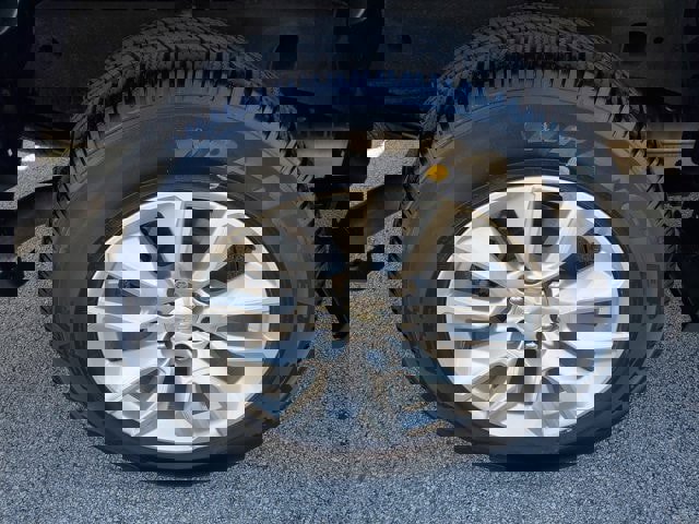 Used 2023 Chevrolet Silverado 1500 Custom image 9