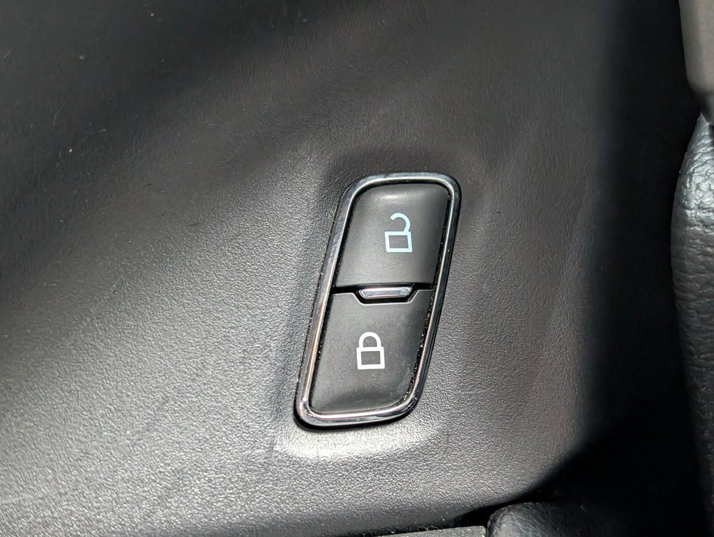 Used 2020 Ford Expedition Max XLT image 25