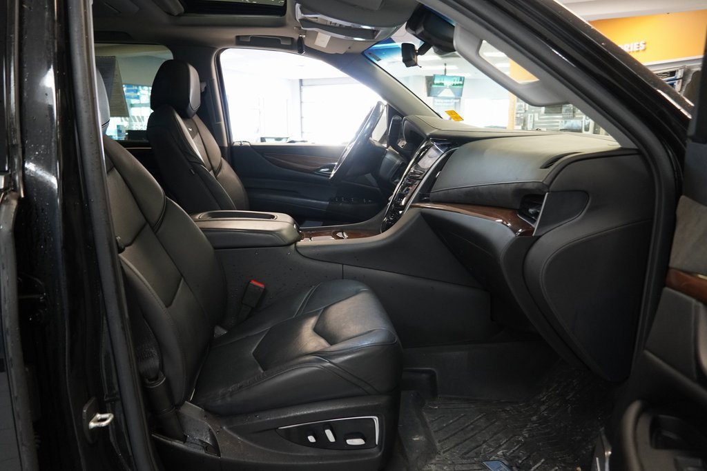 Used 2020 Cadillac Escalade ESV Luxury image 38