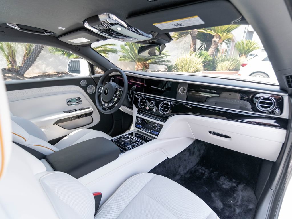 Used 2025 Rolls-Royce Spectre w/ Spectre Launch Package AWD/4WD image 18