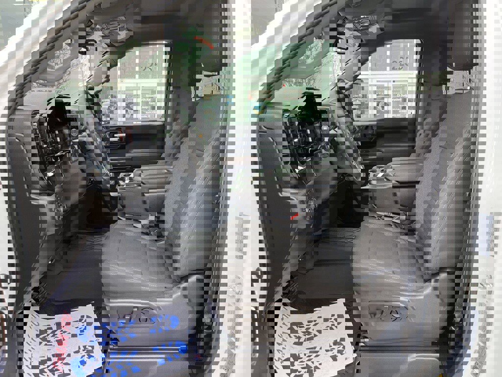 Used 2024 Chevrolet Silverado 2500 LT w/ Convenience Package image 3