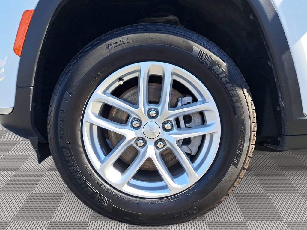 Used 2023 Jeep Grand Cherokee L Laredo image 10