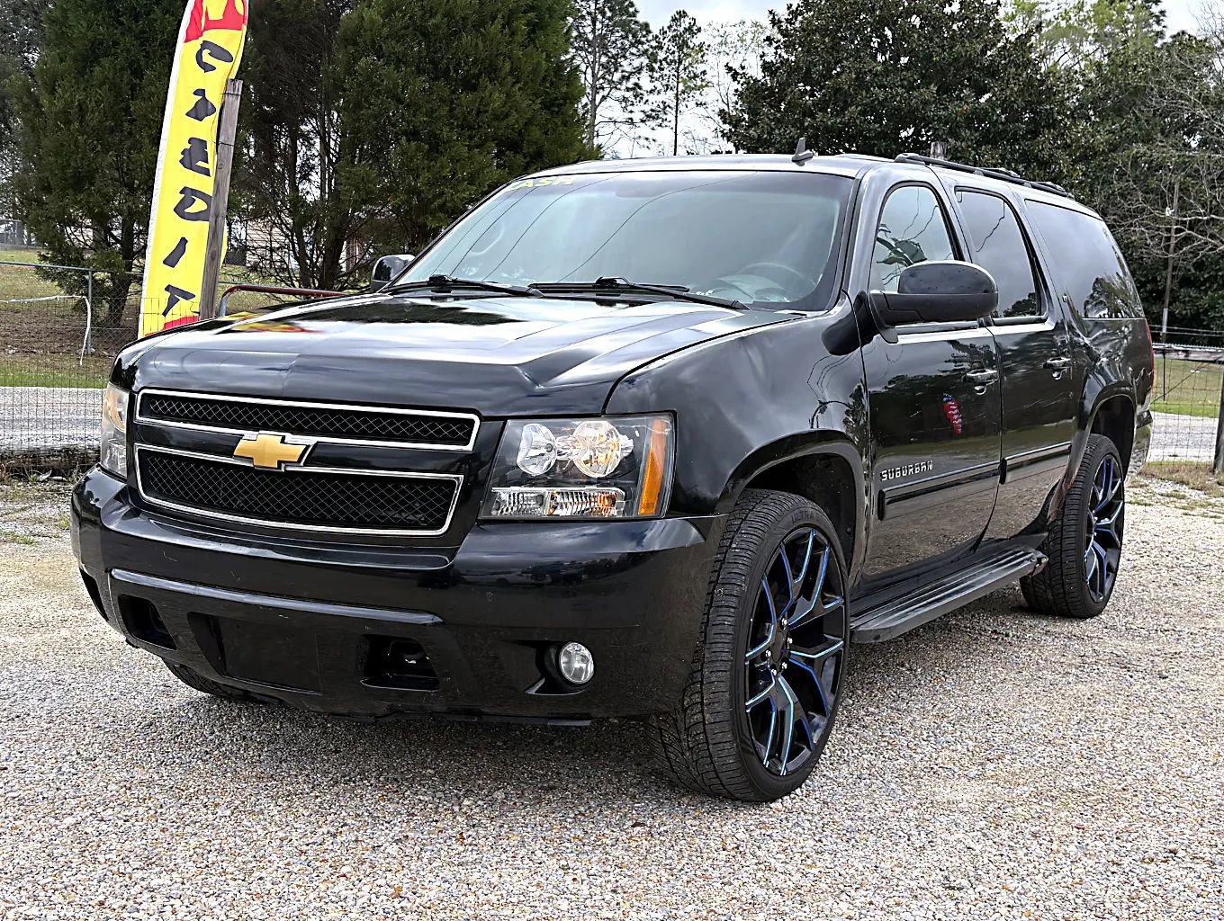 Used 2010 Chevrolet Suburban LT image 3