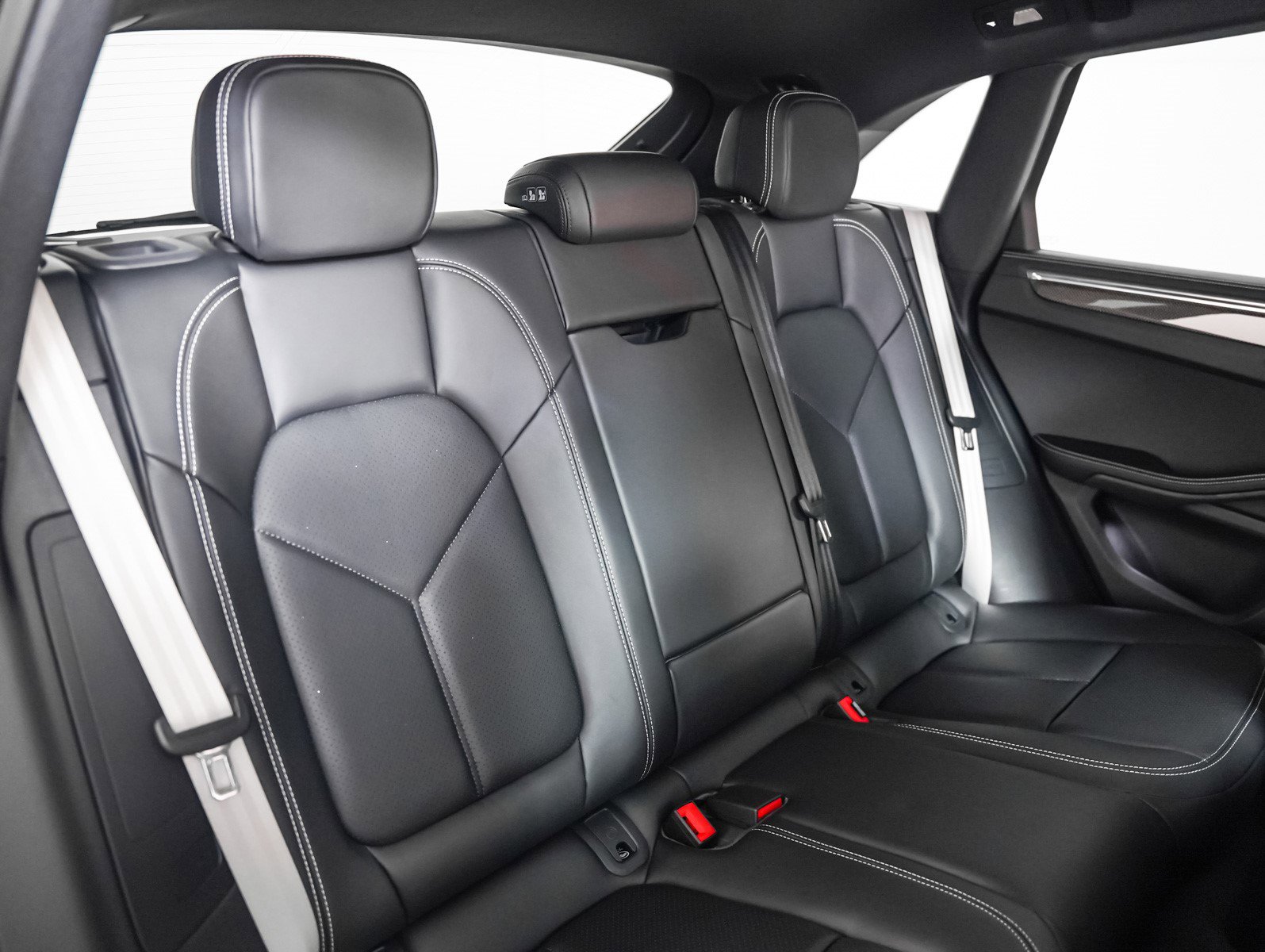 Used 2026 Porsche Macan GTS image 6