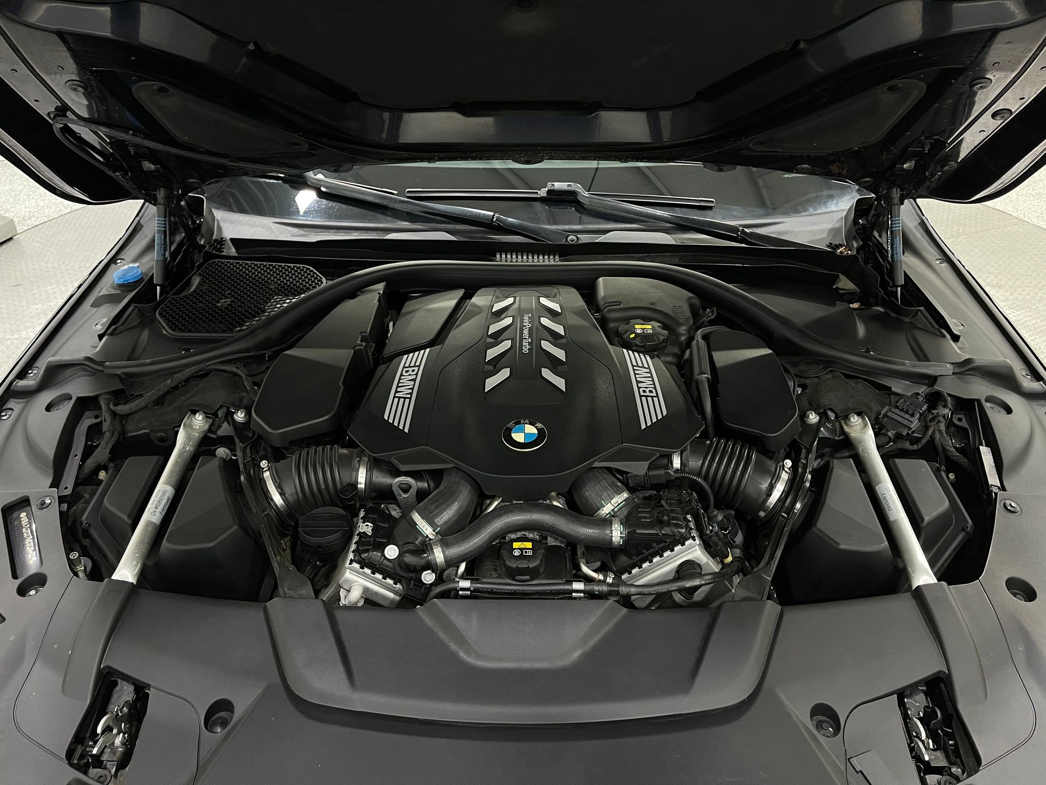 Used 2021 BMW 750i xDrive w/ Executive Package image 27