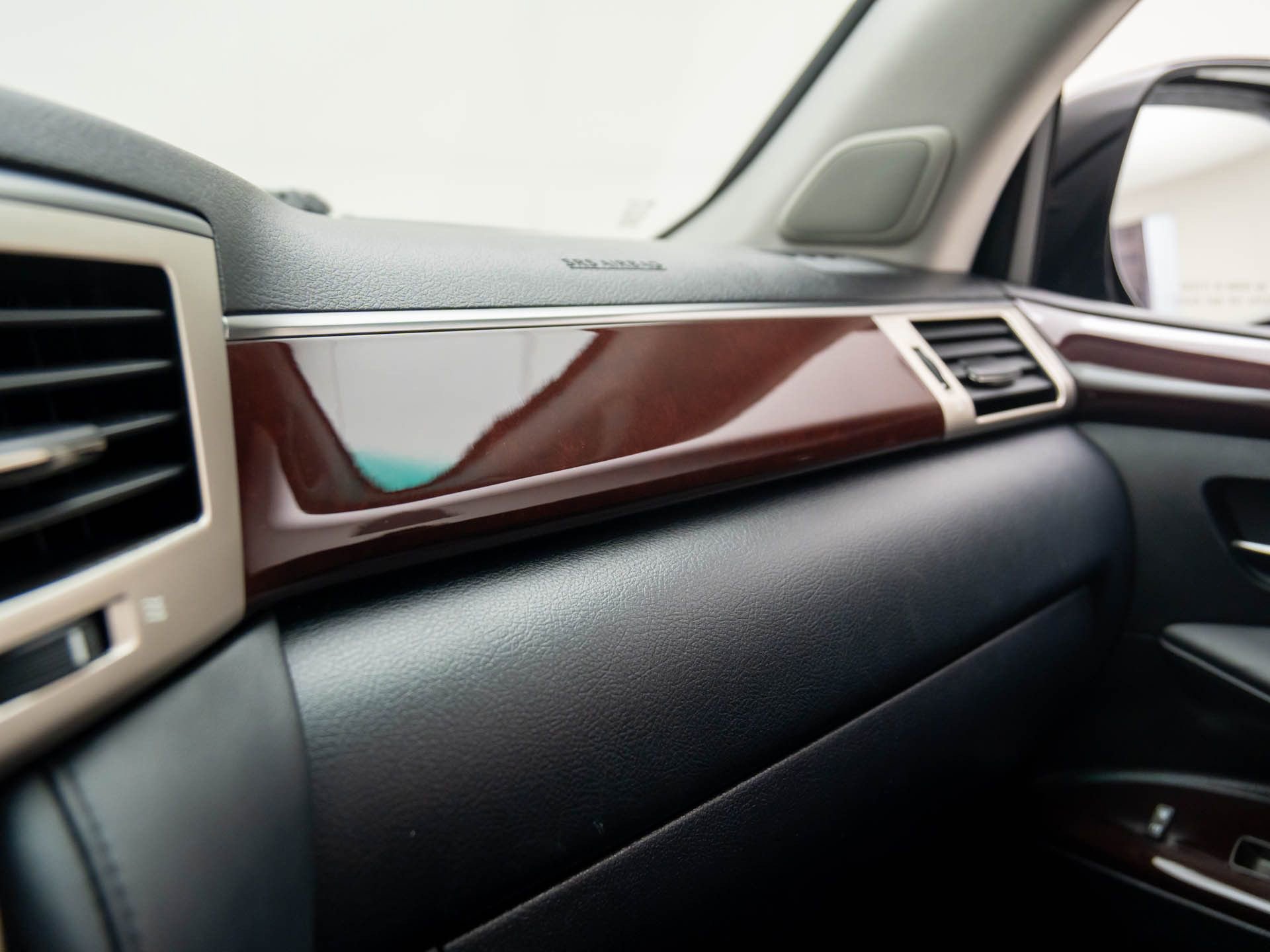 Used 2014 Lexus LX 570 4WD w/ Luxury Package image 32