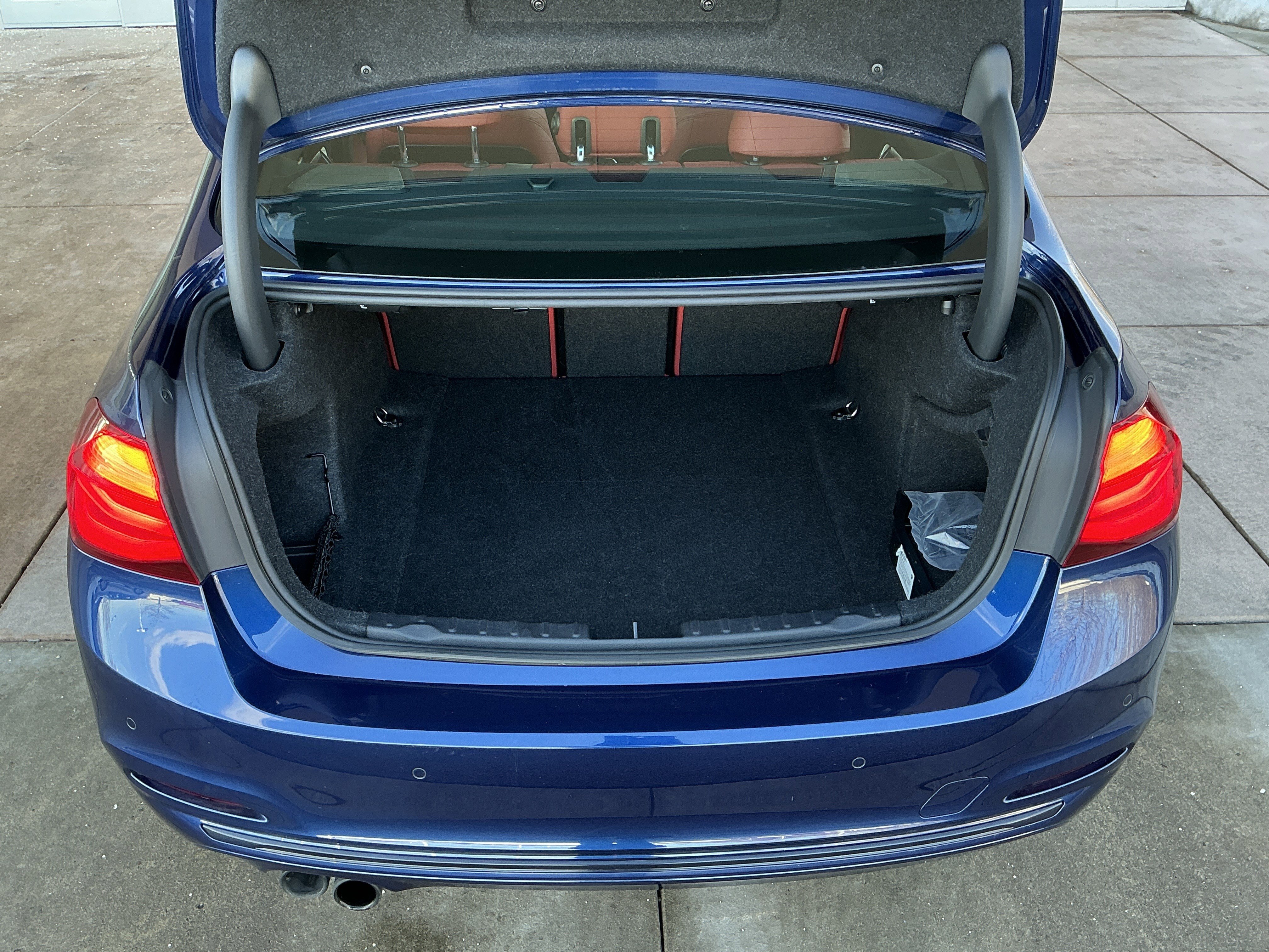 Used 2018 BMW 330i xDrive Sedan w/ Premium Package image 24