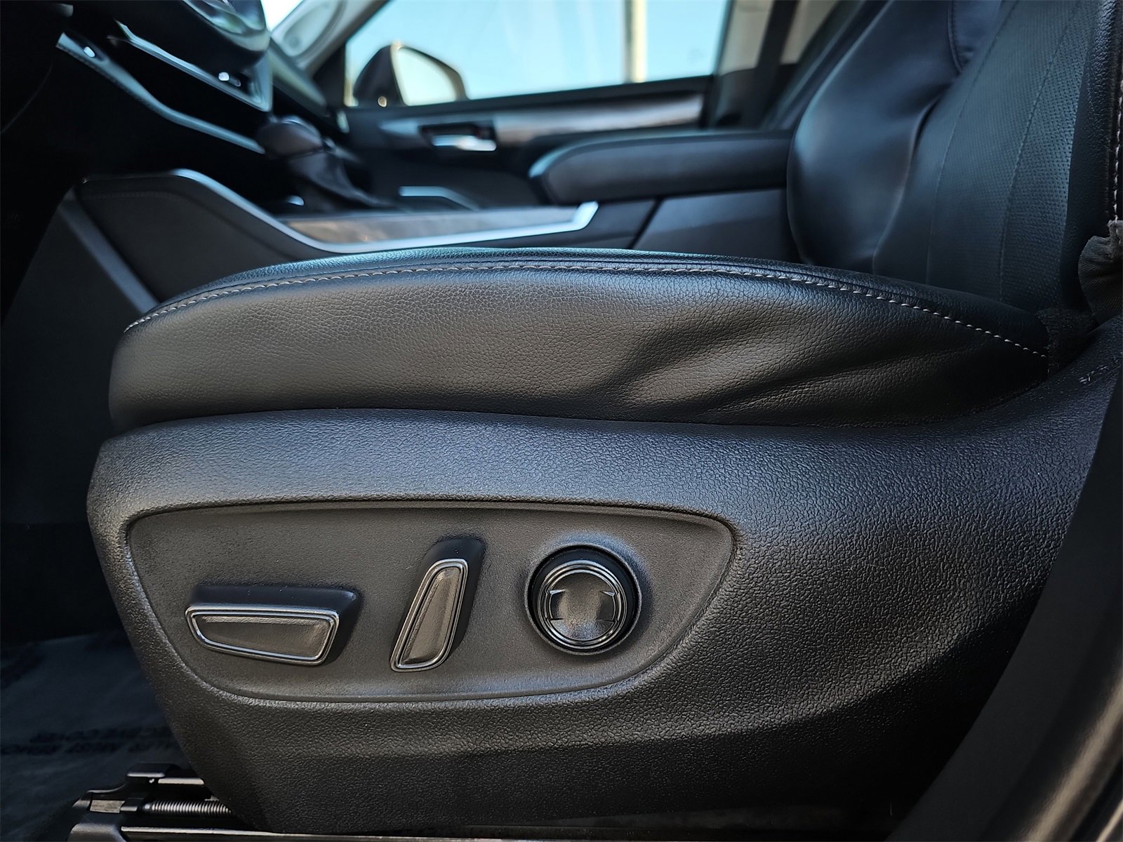 Used 2022 Toyota Highlander Limited image 32