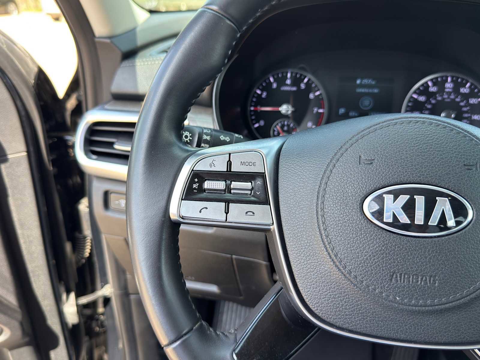 Used 2020 Kia Telluride EX image 18