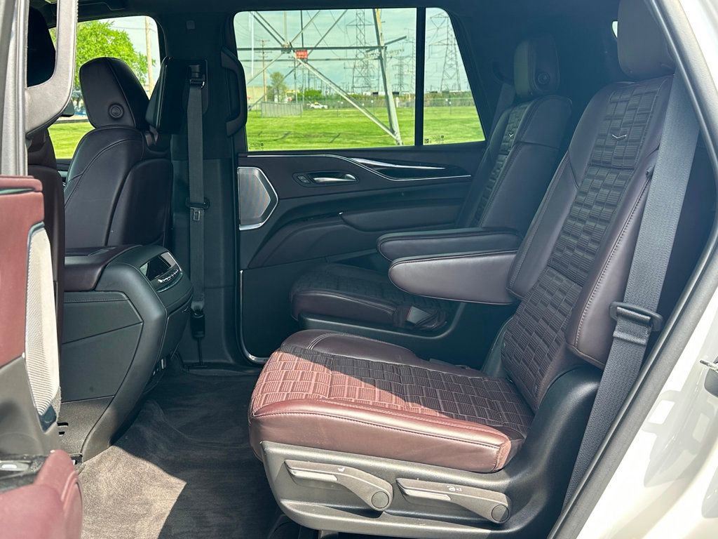 Used 2023 Cadillac Escalade Sport Platinum w/ LPO, ONYX Package AWD/4WD image 22