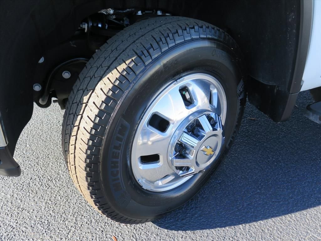 Used 2025 Chevrolet Silverado 3500 LTZ w/ LTZ Plus Package image 18