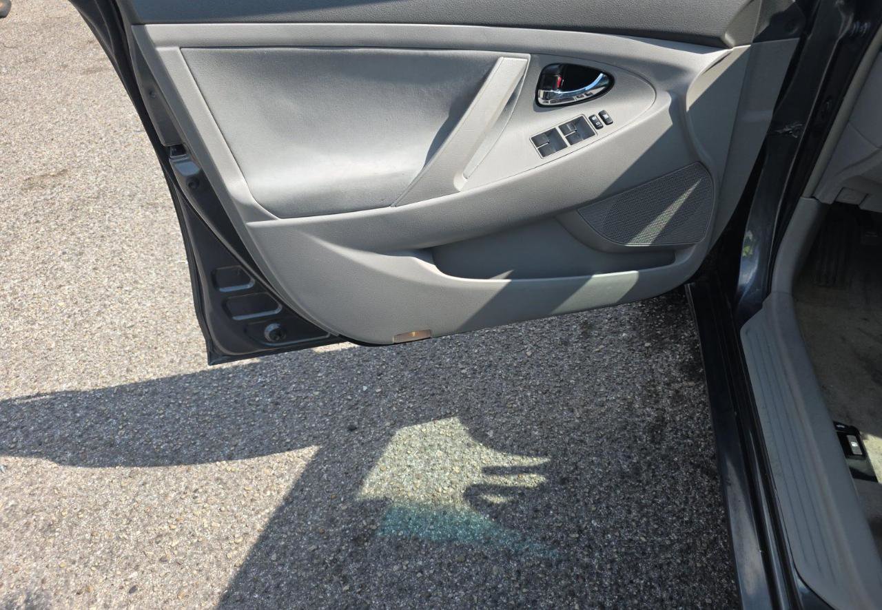 Used 2010 Toyota Camry LE FWD image 9