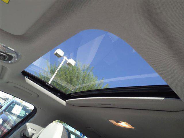 New 2025 Hyundai Elantra Limited image 5