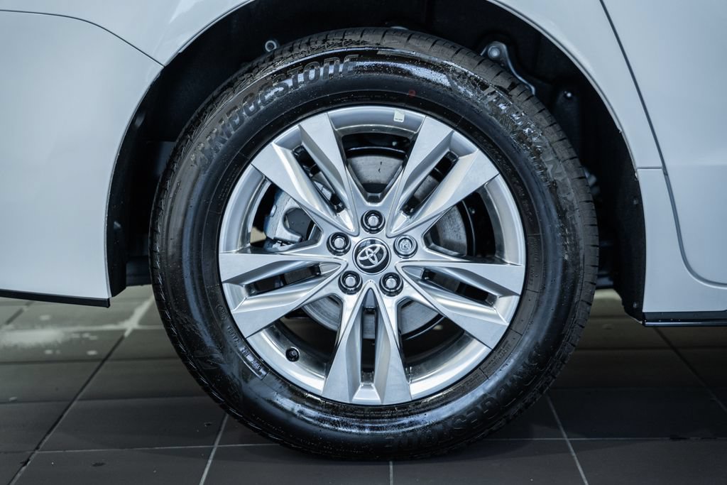 Used 2026 Toyota Sienna Limited AWD/4WD image 19