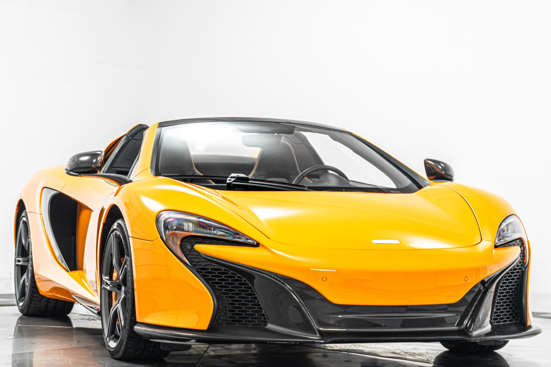 Used 2015 McLaren 650S Spider RWD image 3