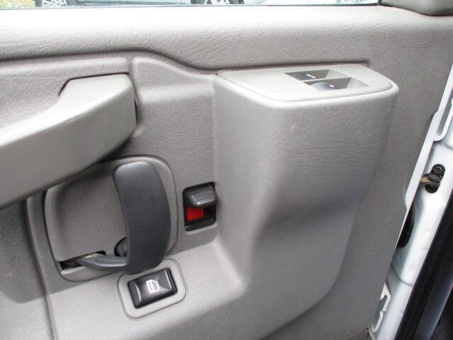 Used 2019 Chevrolet Express 3500 LS image 27